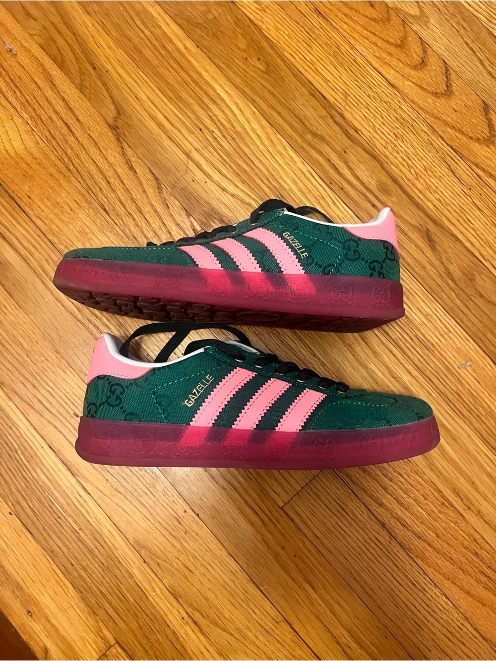 Gucci Green Sneakers with Pink Stripes - Picture 6 of 8